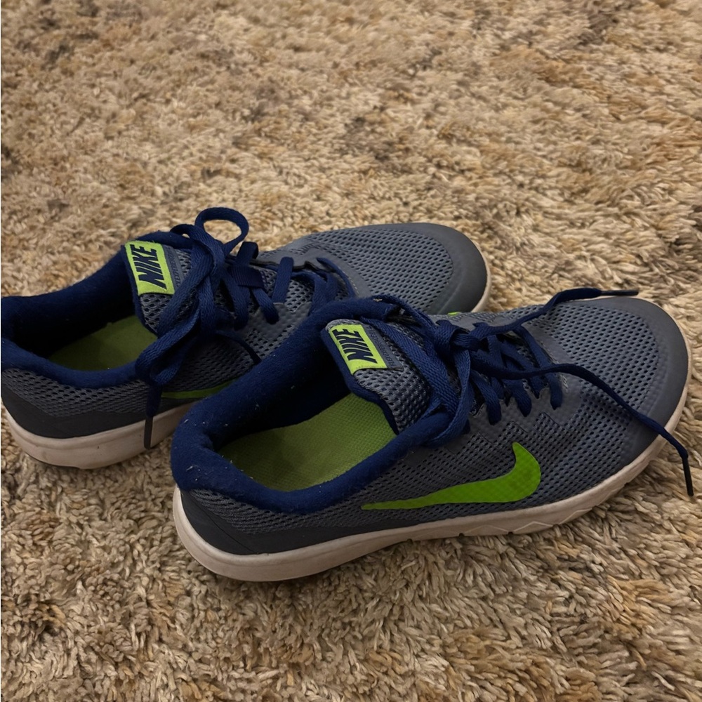 Nike Kids Navy and Lime Sneakers